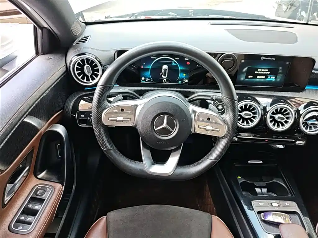 Mercedes-Benz A-Class 2019 — фото 11