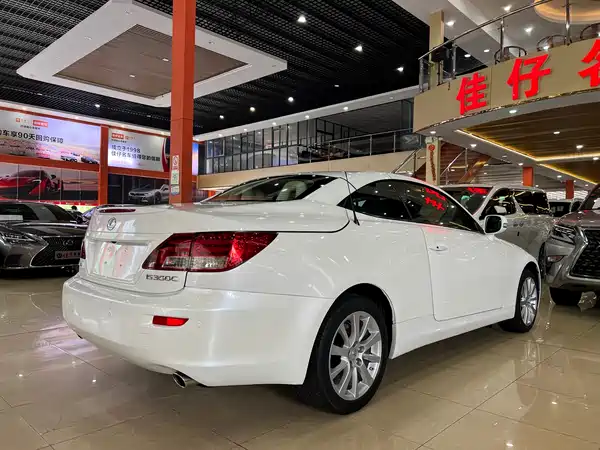 Lexus IS 2010