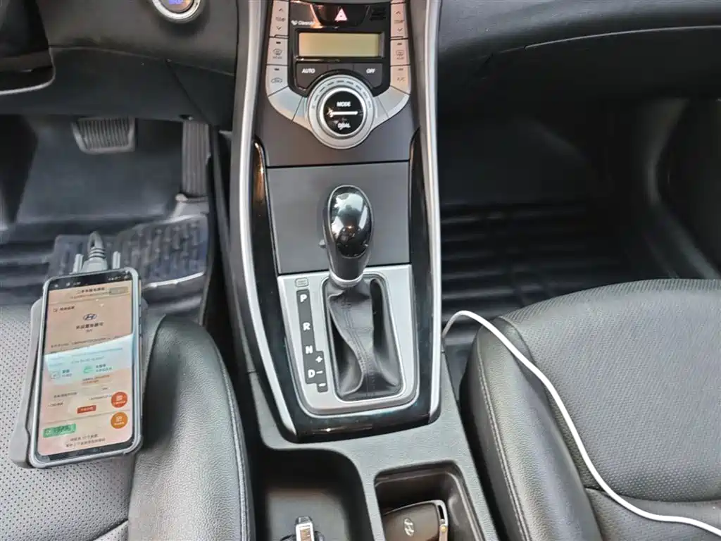 Hyundai Elantra Langdong 2015 — фото 14