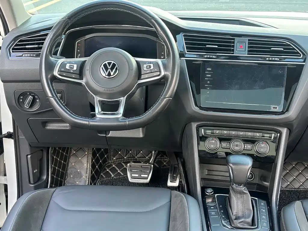 Volkswagen Tiguan L 2021 — фото 11