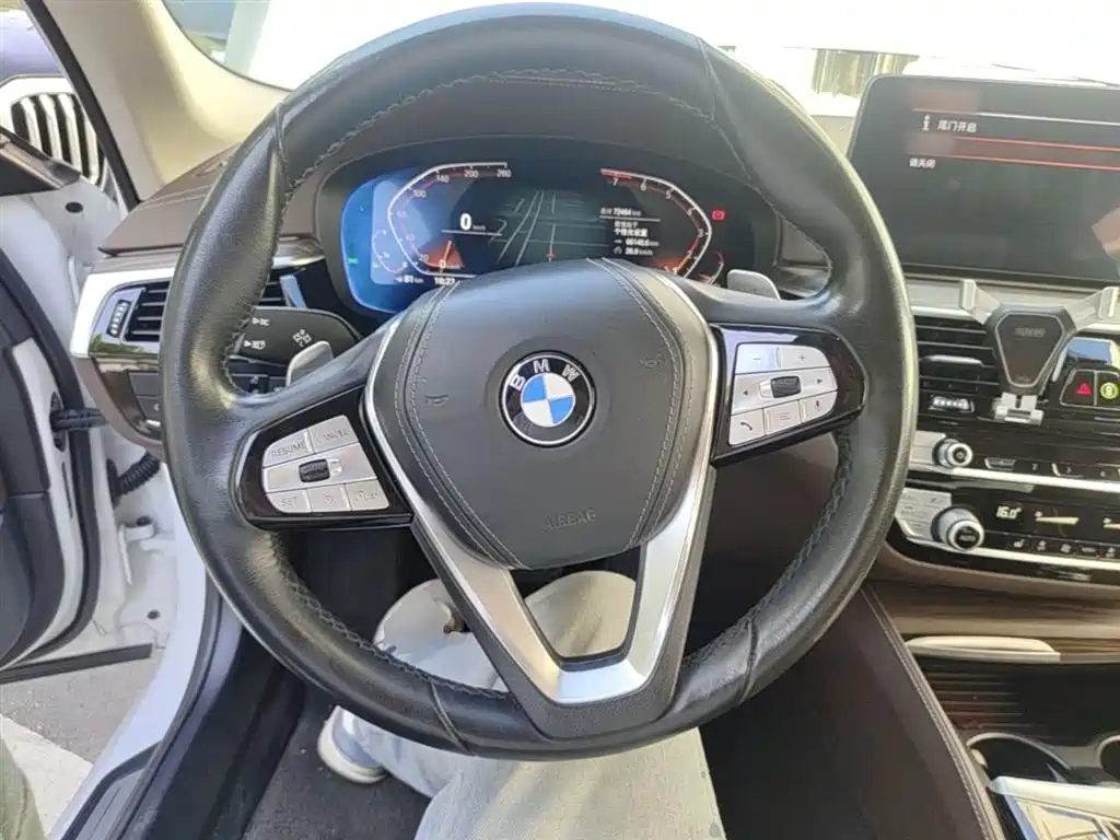 BMW 5 Series 2021 — фото 11