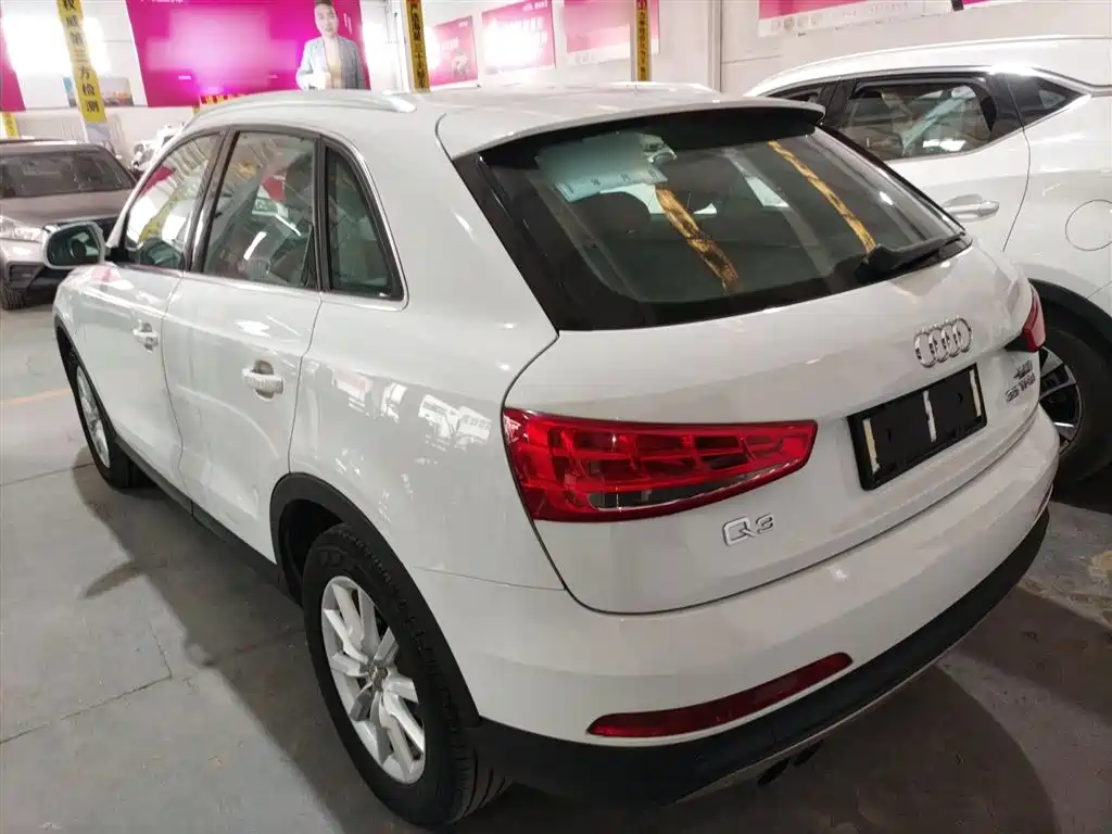 Audi Q3 2014 — фото 23