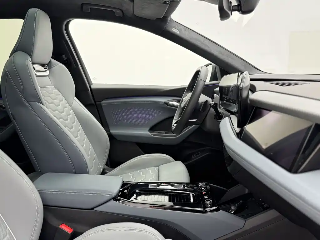 Audi Q6L e-tron 2025 — фото 19