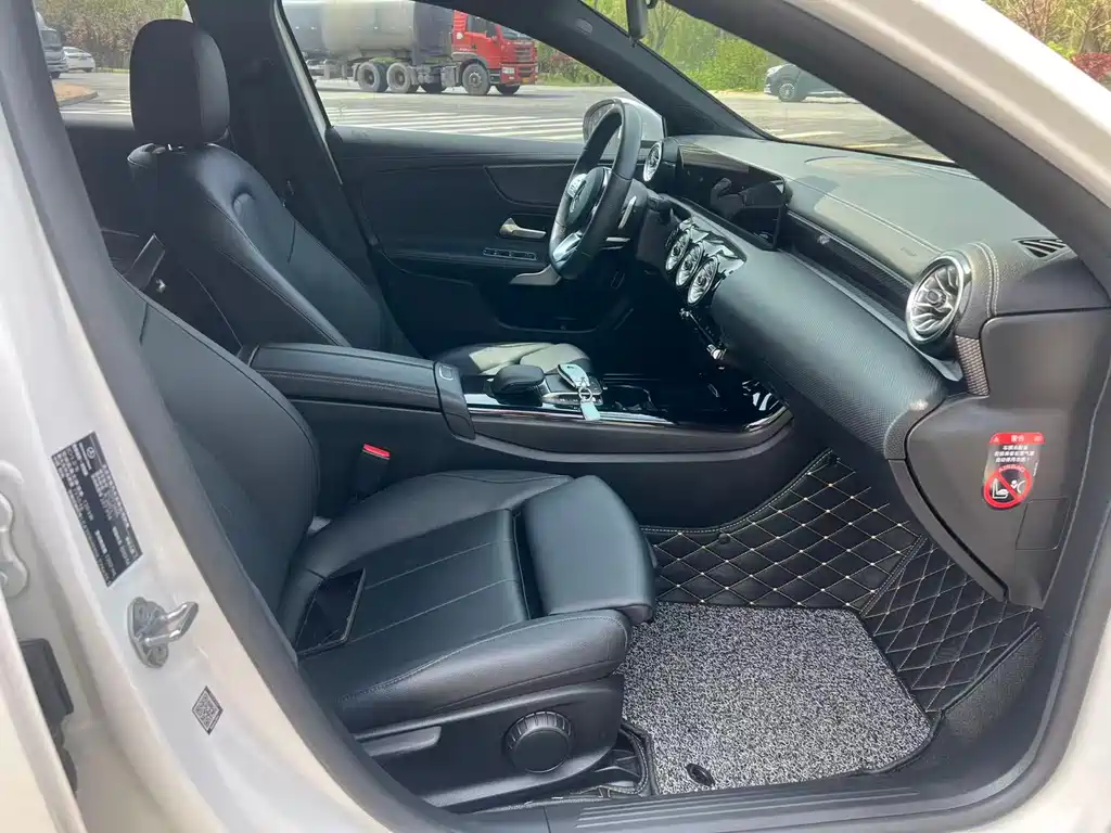 Mercedes-Benz A-Class 2022 — фото 13