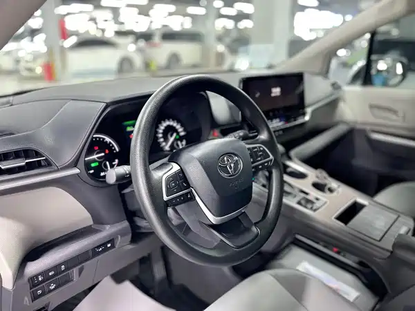 Toyota Granvia 2024