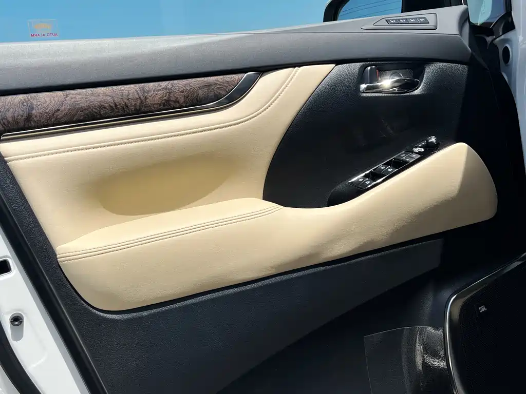 Toyota Alphard 2021 — фото 13