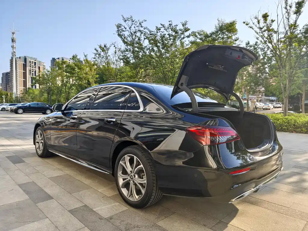 Mercedes-Benz E-Class 2022 — фото 16