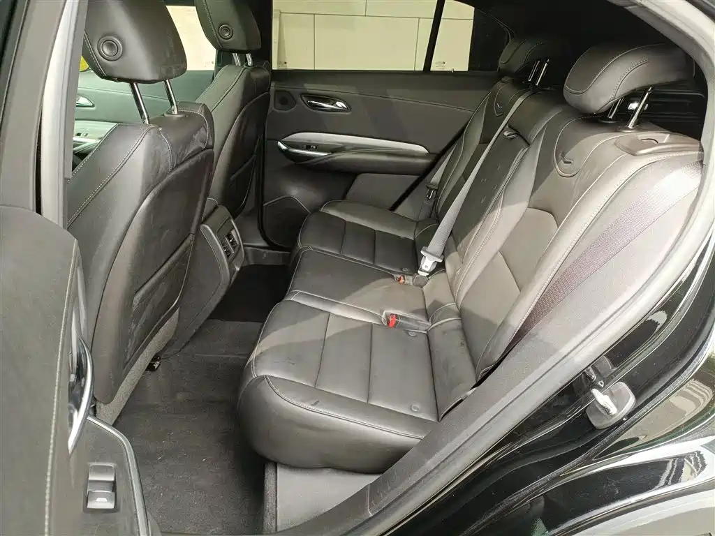 Cadillac XT4 2020 — фото 13