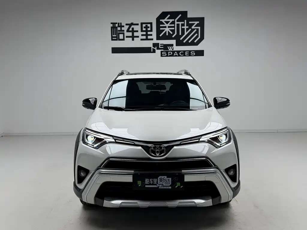 Toyota RAV4 2019 — фото 2