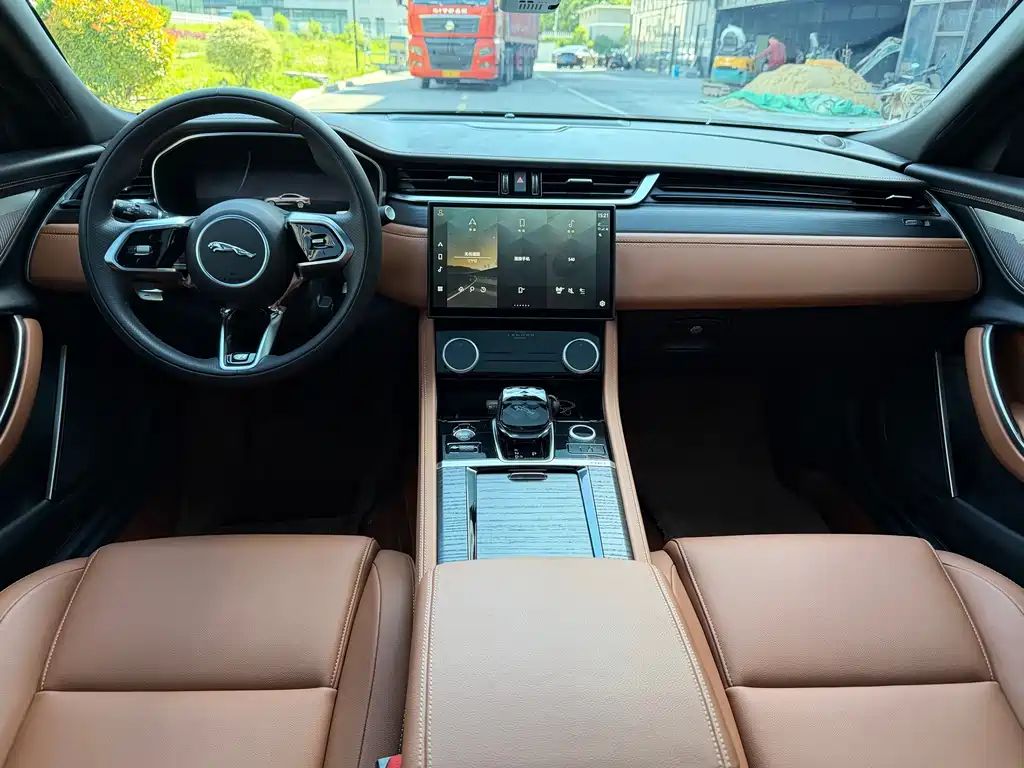 Jaguar XFL 2023 — фото 10