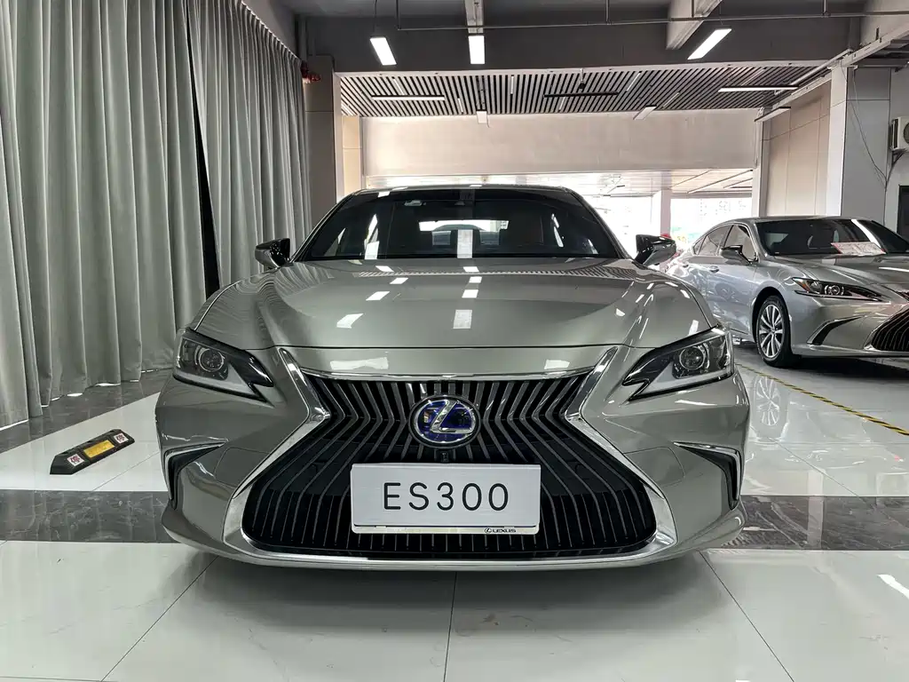 Lexus ES 2019 — фото 2