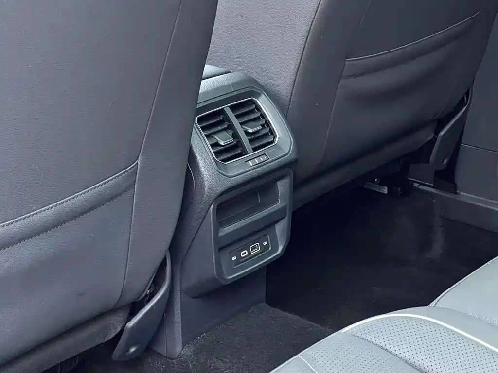Volkswagen Tiguan L 2023 — фото 6