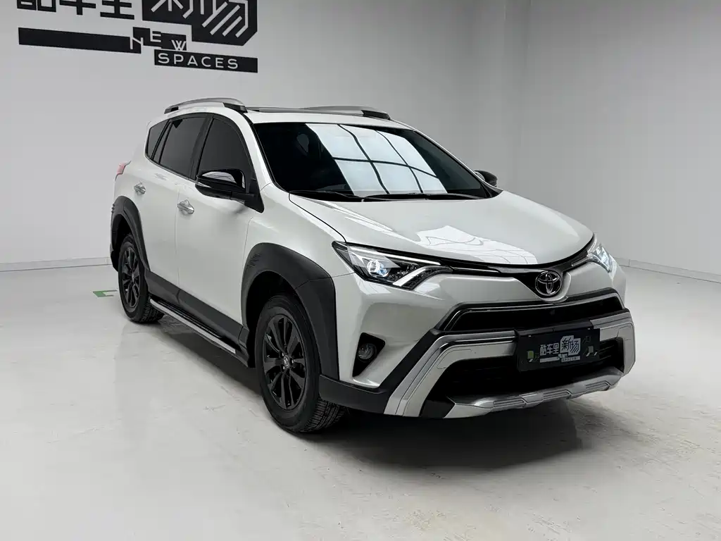 Toyota RAV4 2019 — фото 3