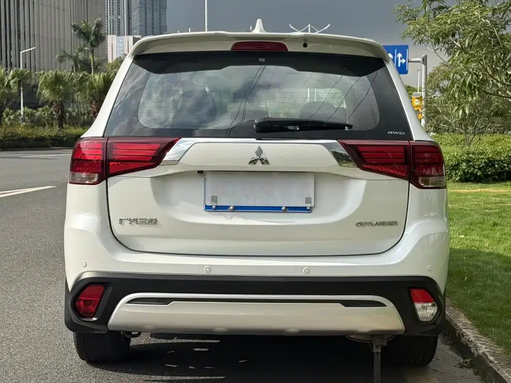 Mitsubishi Outlander 2020 — фото 6