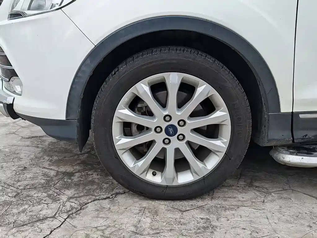 Ford Kuga 2015 — фото 10