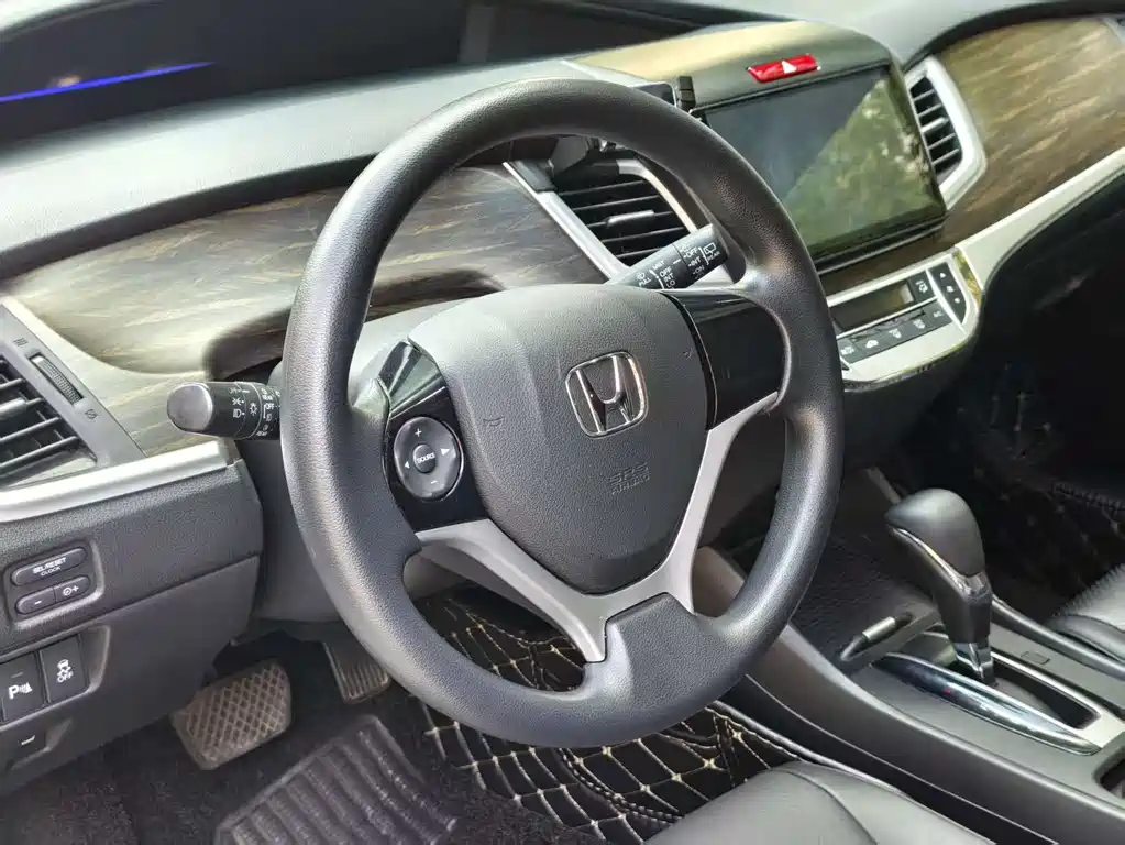 Honda Jade 2018 — фото 10