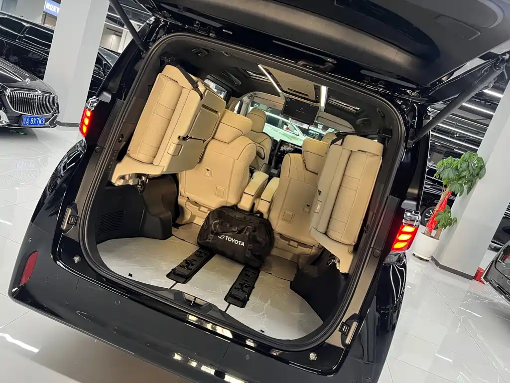 Toyota Alphard 2025 — фото 8