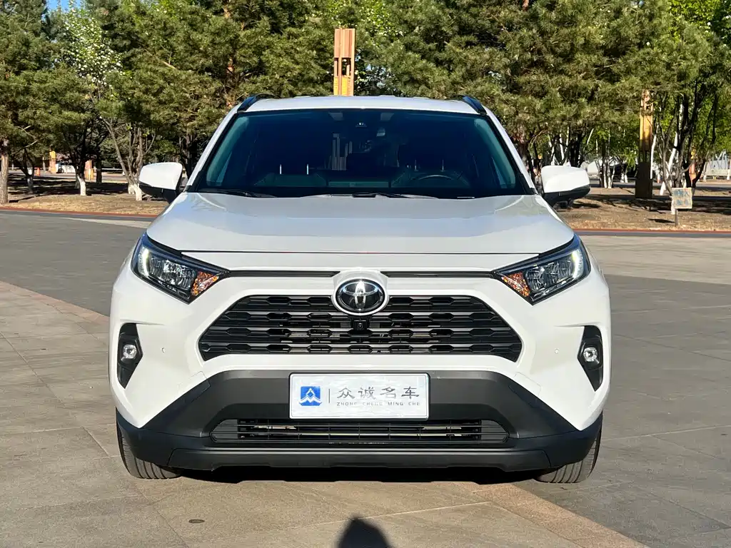 Toyota RAV4 2025 — фото 2