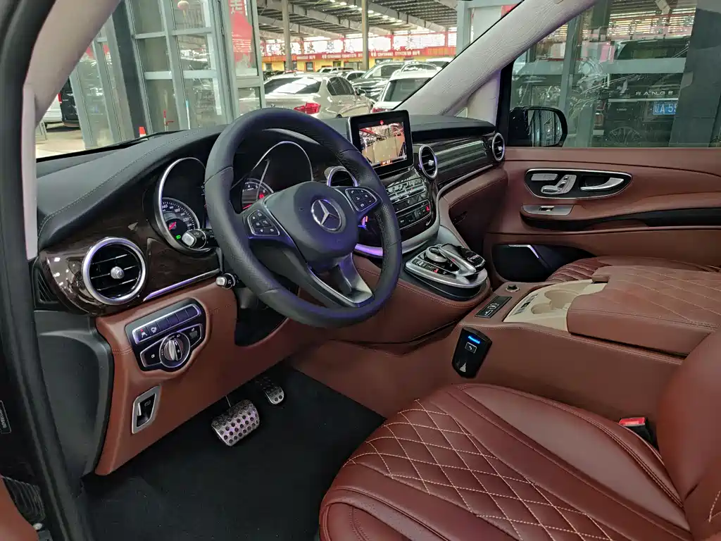 Mercedes-Benz V-Class 2020 — фото 13