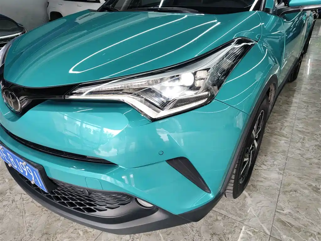 Toyota C-HR 2019 — фото 18