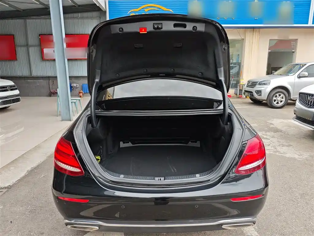 Mercedes-Benz E-Class 2020 — фото 19