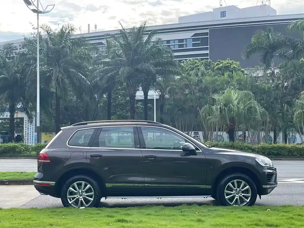 Volkswagen Touareg 2017 — фото 12