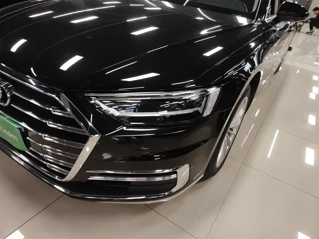 Audi A8 2021 — фото 18