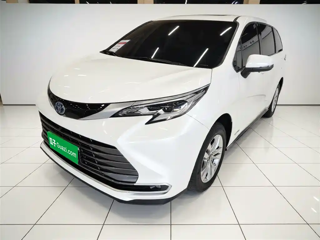 Toyota Sienna 2024 — фото 1
