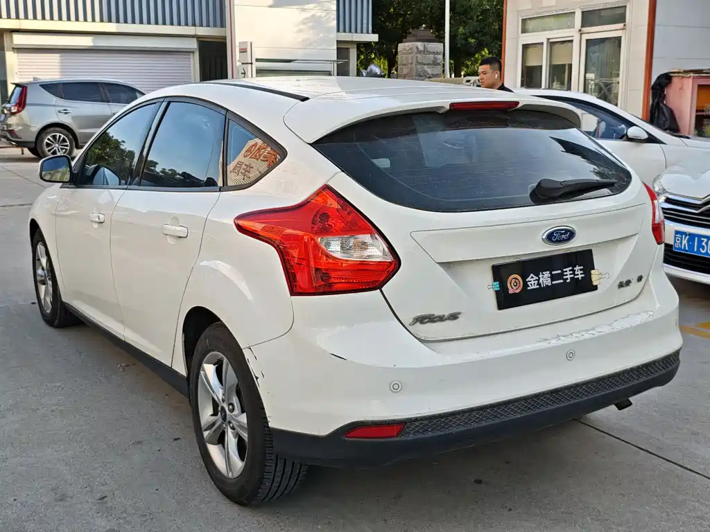 Ford Focus 2014 — фото 2
