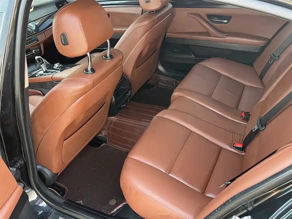 BMW 5 Series 2016 — фото 15
