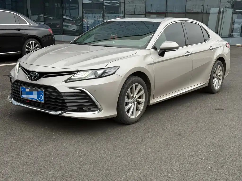 Toyota Camry 2024 — фото 1