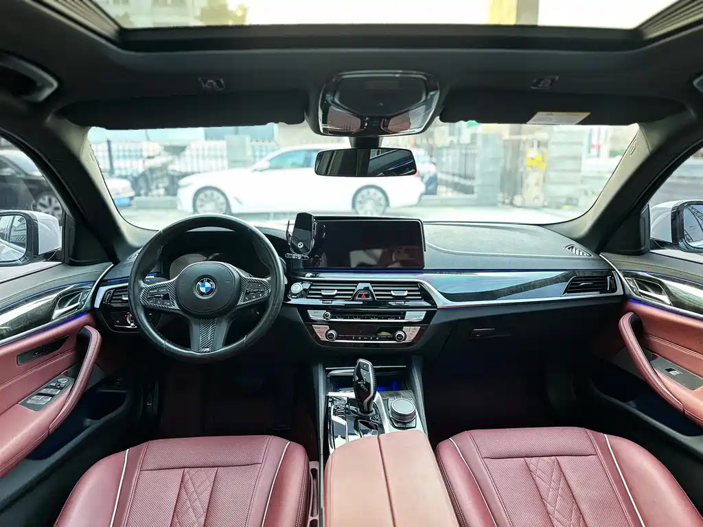 BMW 5 Series 2021 — фото 10