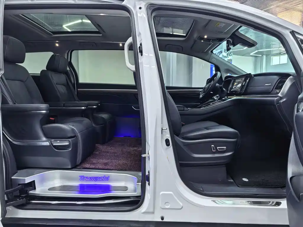 GAC Motor Trumpchi M8 2022 — фото 12