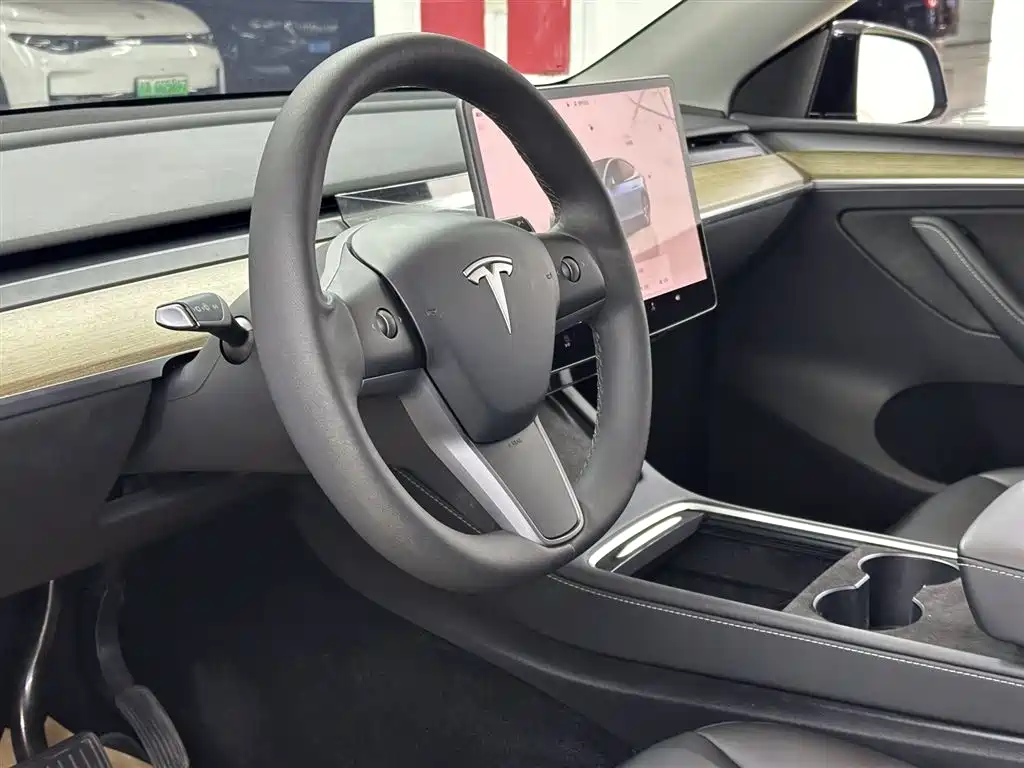 Tesla Model Y 2023 — фото 13
