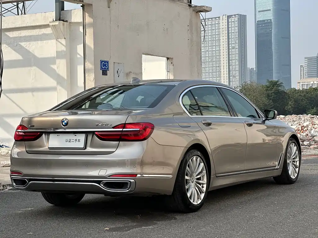 BMW 7 Series 2018 — фото 25