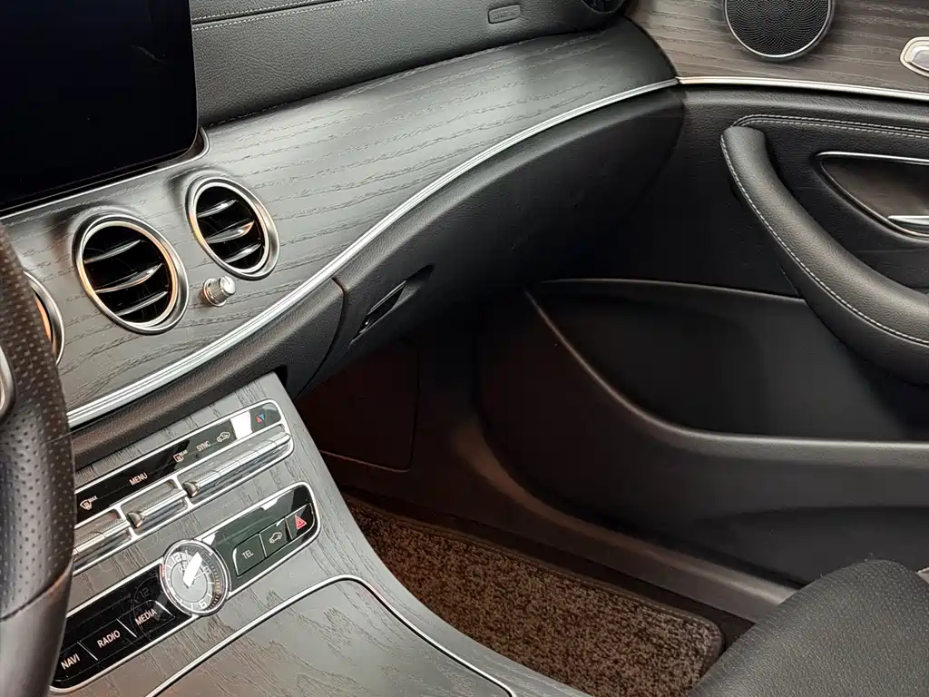 Mercedes-Benz E-Class 2019 — фото 10