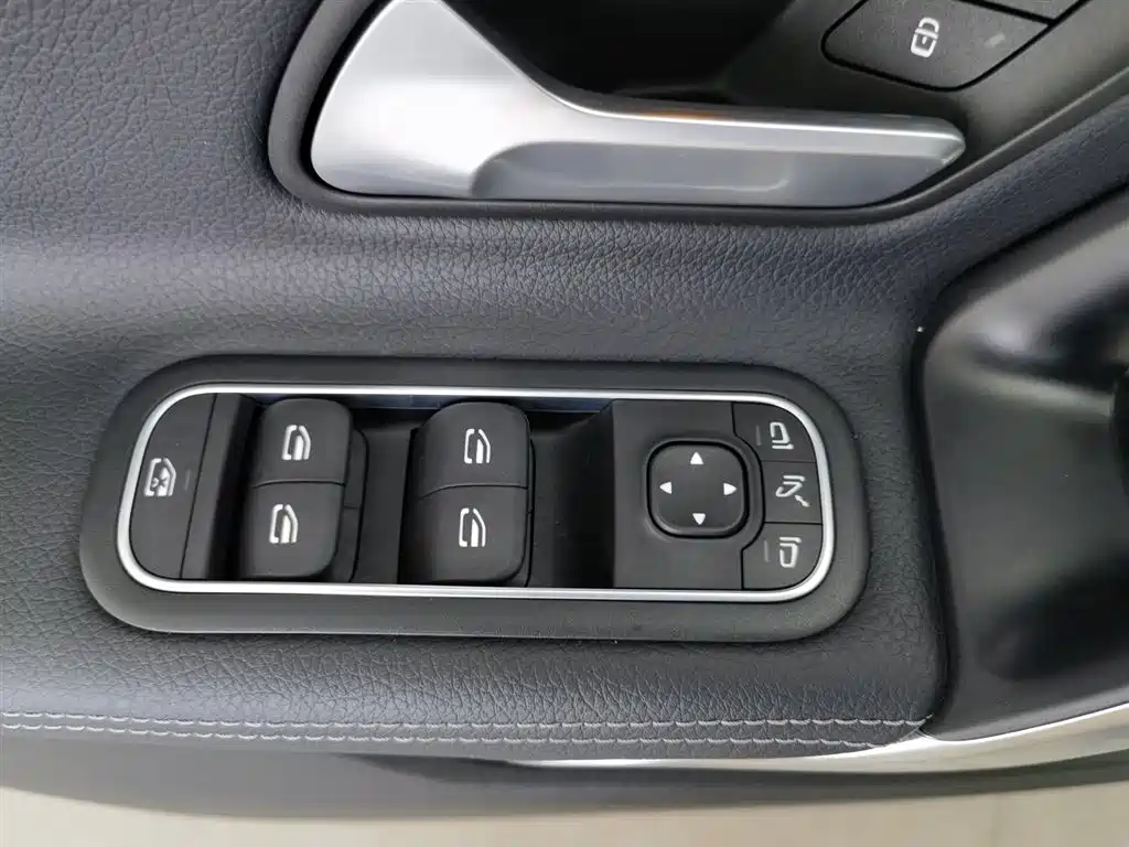 Mercedes-Benz A-Class 2023 — фото 9