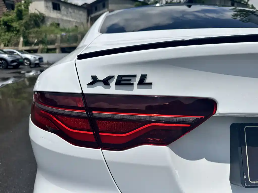 Jaguar XEL 2021 — фото 11