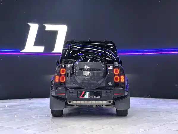 Land Rover Defender 2023