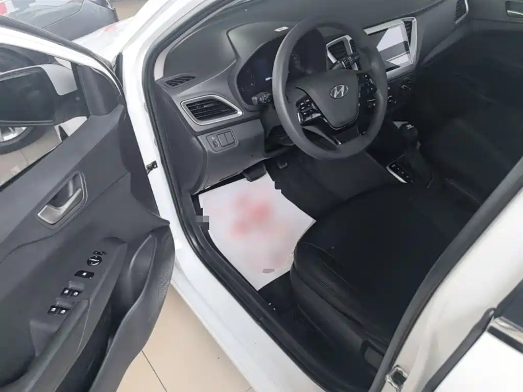 Hyundai Verna 2017 — фото 16