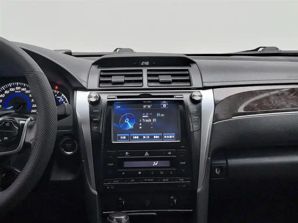 Toyota Camry 2017 — фото 12