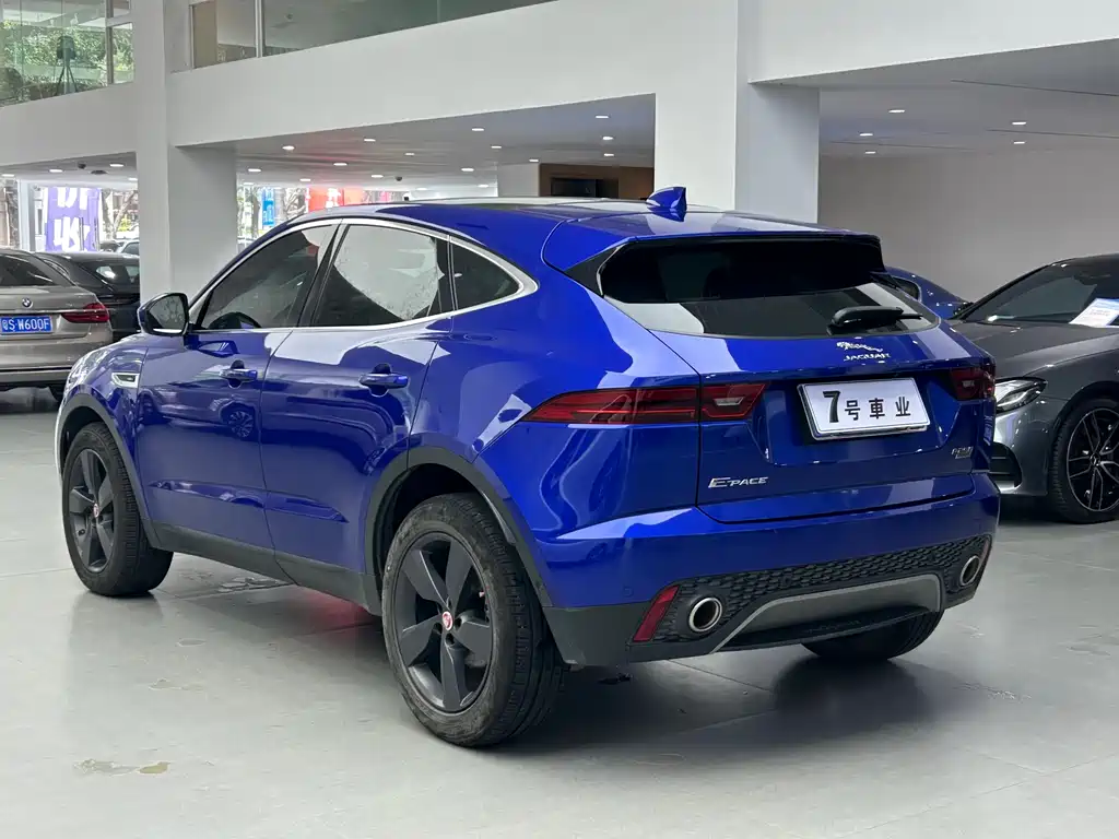 Jaguar E-PACE 2021 — фото 16