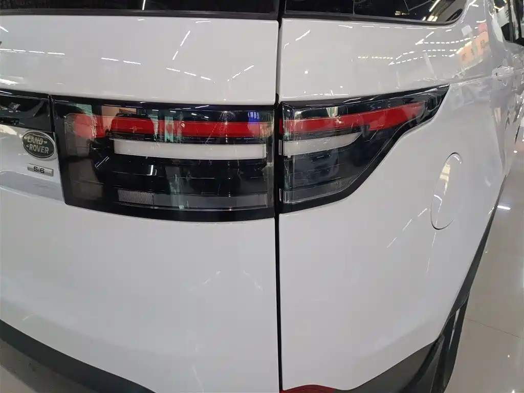 Land Rover Discovery 2017 — фото 24