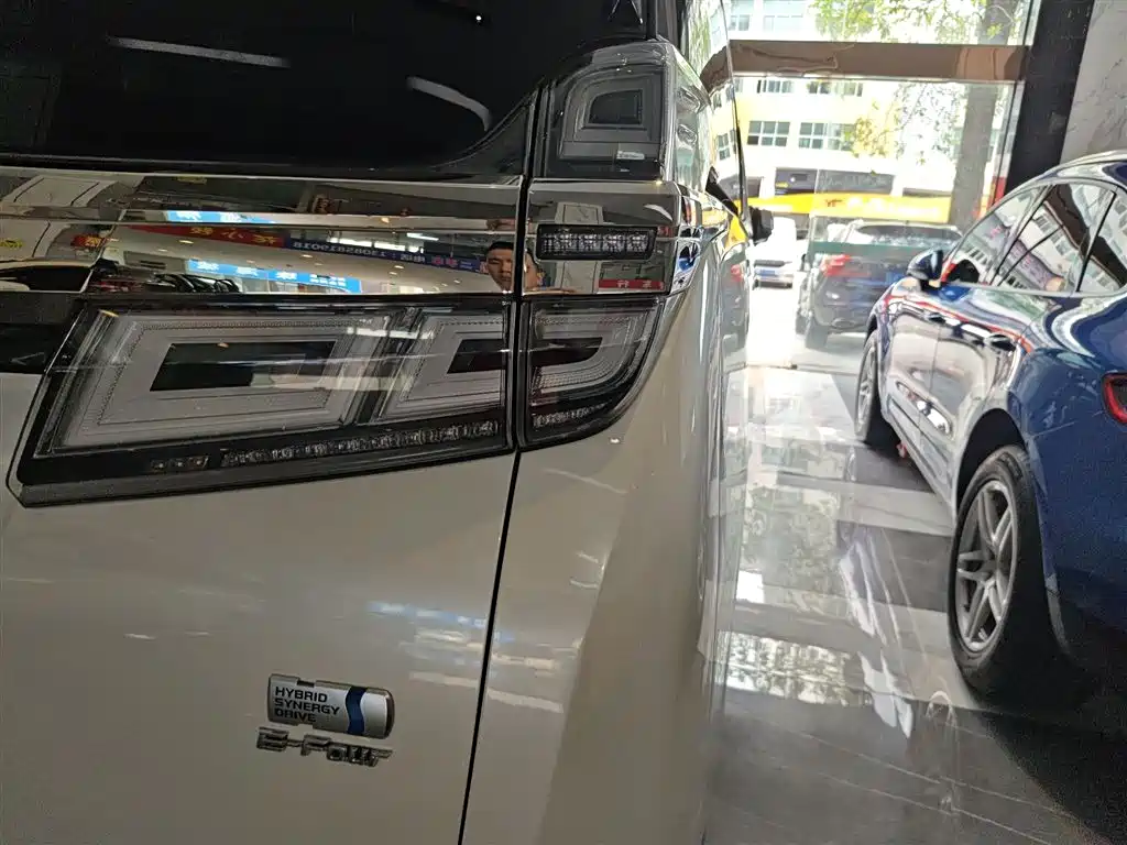 Toyota Vellfire 2020 — фото 8
