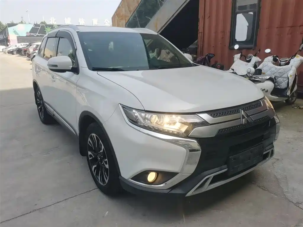 Mitsubishi Outlander 2019 — фото 4