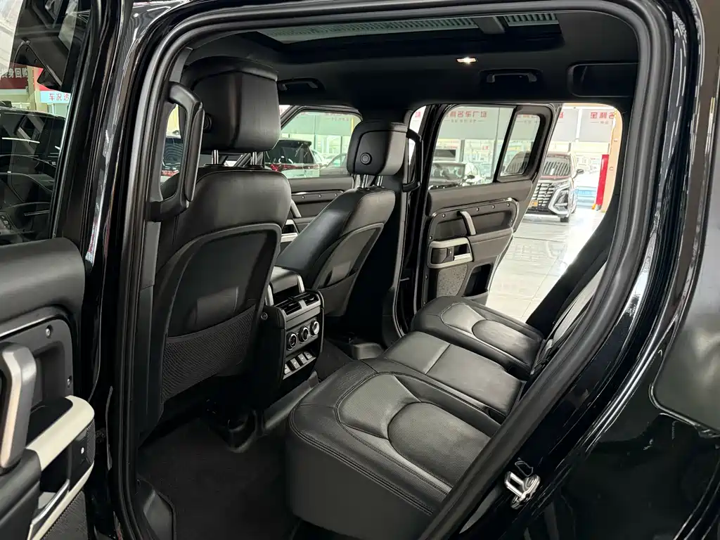 Land Rover Defender 2024 — фото 14