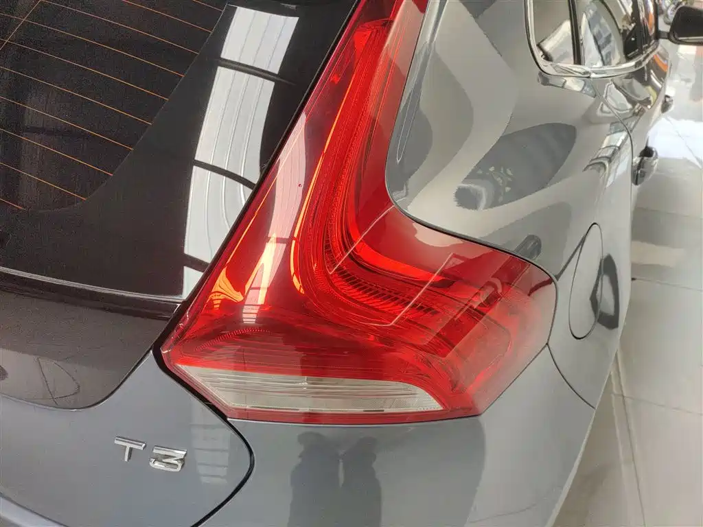 Volvo V40 2018 — фото 8