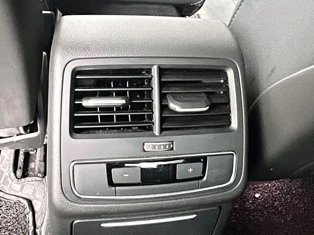Audi A4L 2024 — фото 12