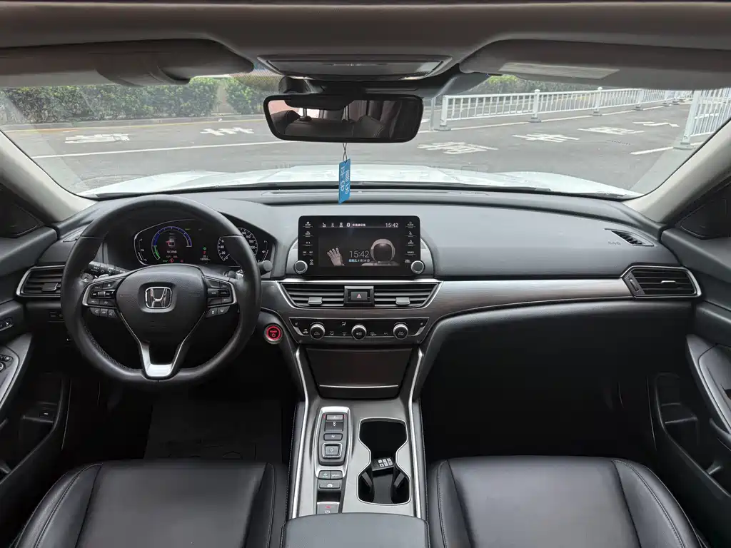 Honda Accord 2018 — фото 6