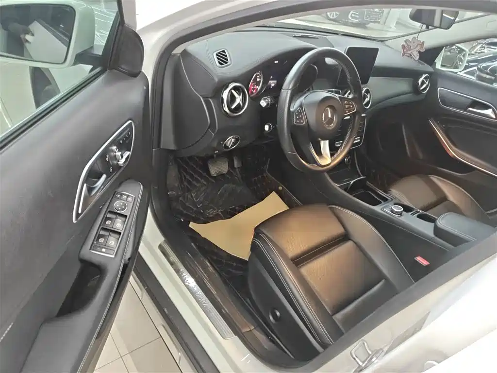 Mercedes-Benz GLA 2017 — фото 13